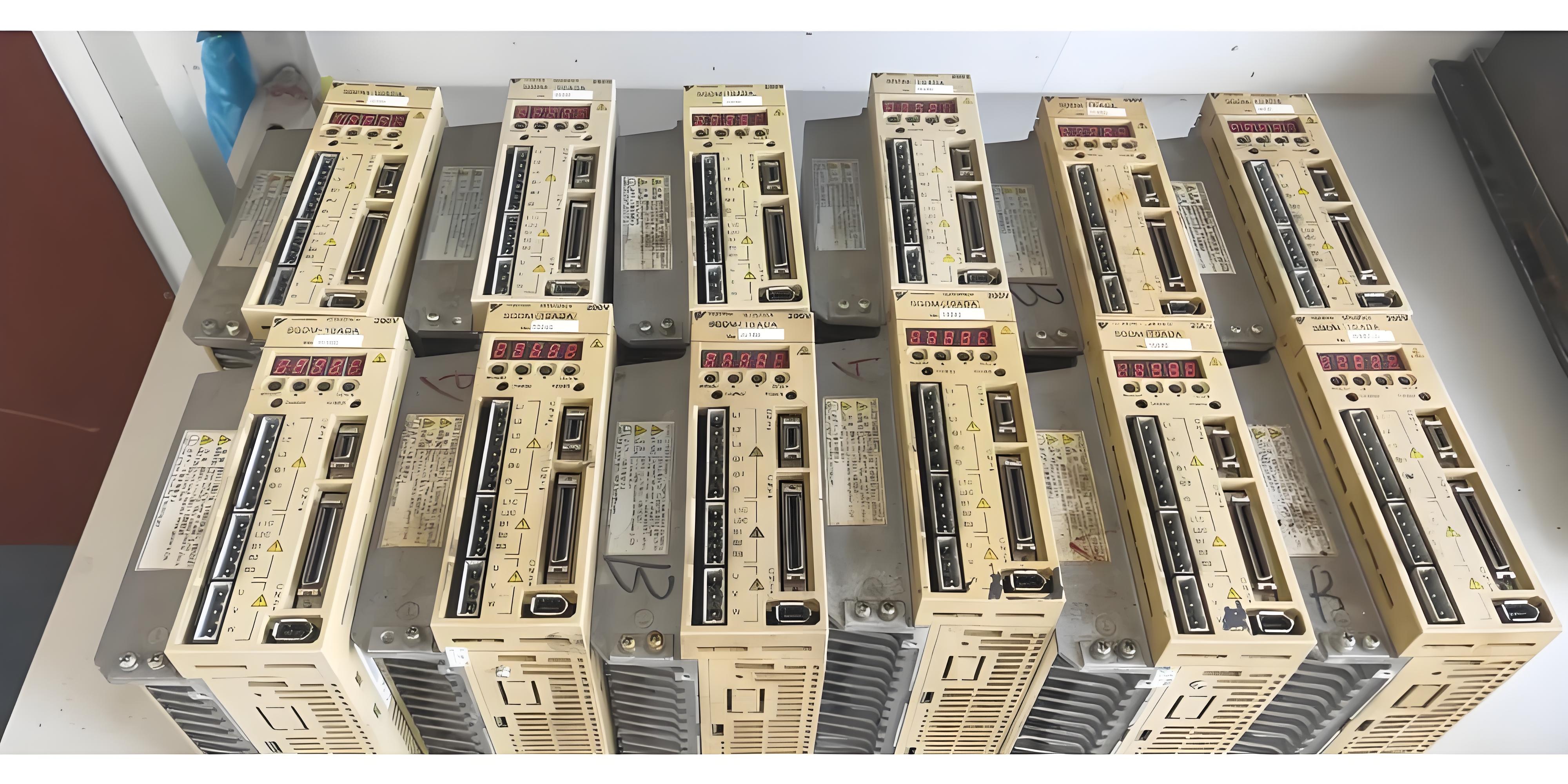 安川驅動器.jpg 安川驅動器.jpg